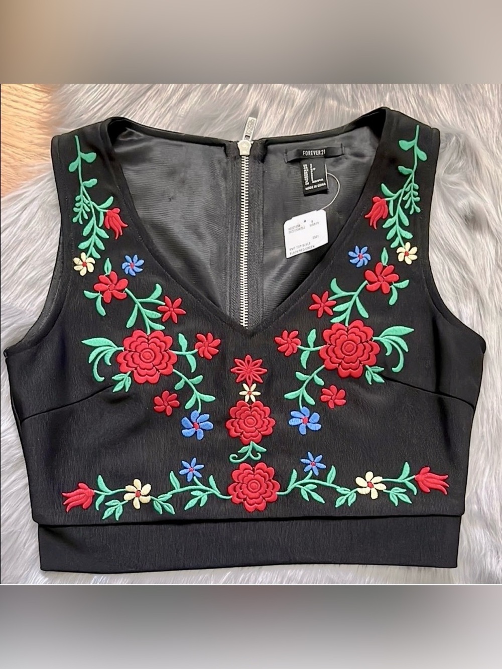FOREVER 21 - Black Floral Embroidered Crop Top